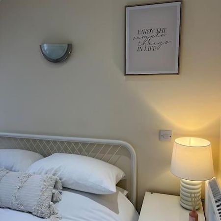 6 Studio Flat, 50M To Airbus 布里斯托 外观 照片