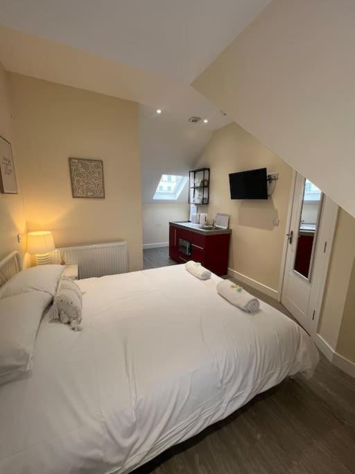 6 Studio Flat, 50M To Airbus 布里斯托 外观 照片