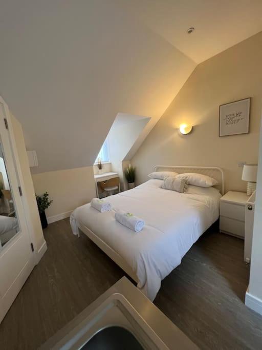 6 Studio Flat, 50M To Airbus 布里斯托 外观 照片