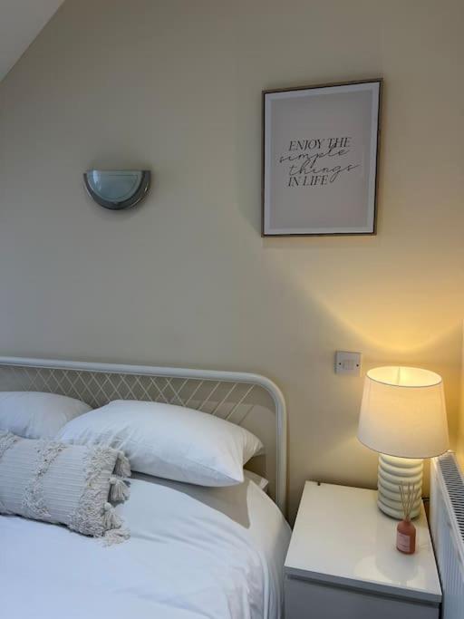 6 Studio Flat, 50M To Airbus 布里斯托 外观 照片