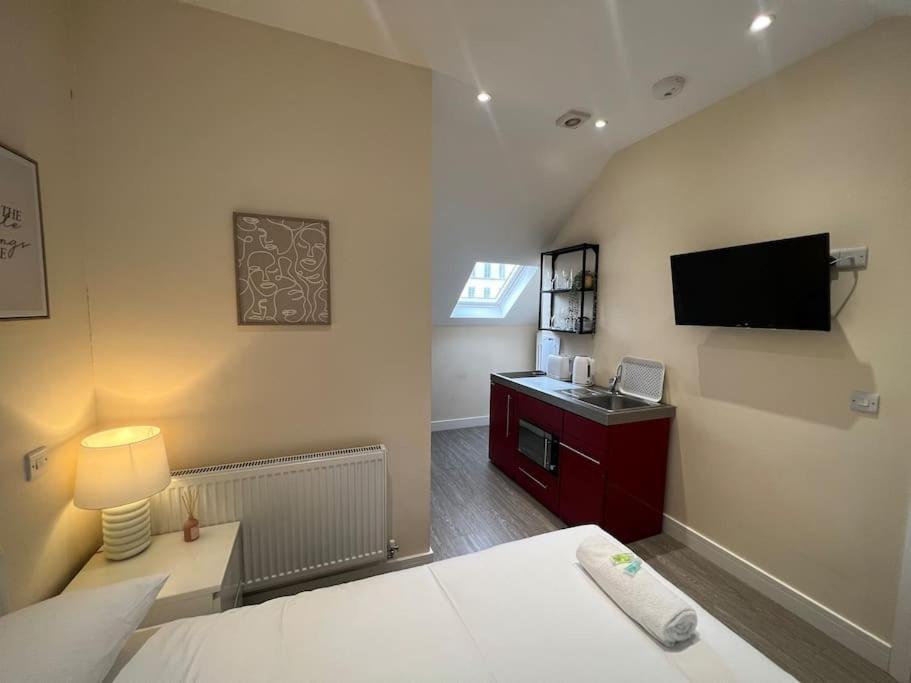 6 Studio Flat, 50M To Airbus 布里斯托 外观 照片