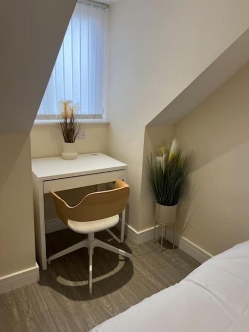 6 Studio Flat, 50M To Airbus 布里斯托 外观 照片
