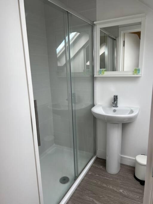 6 Studio Flat, 50M To Airbus 布里斯托 外观 照片