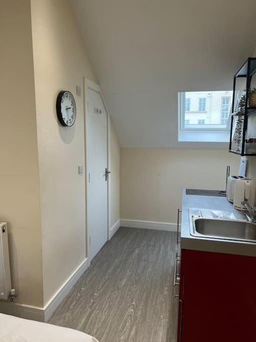6 Studio Flat, 50M To Airbus 布里斯托 外观 照片