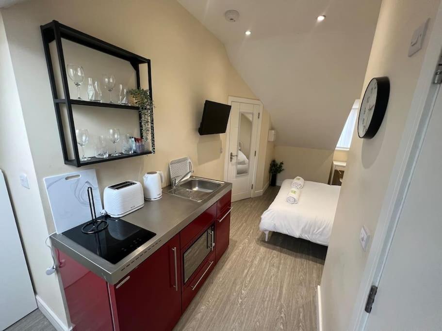6 Studio Flat, 50M To Airbus 布里斯托 外观 照片