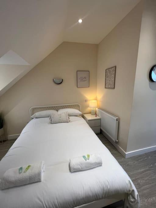 6 Studio Flat, 50M To Airbus 布里斯托 外观 照片